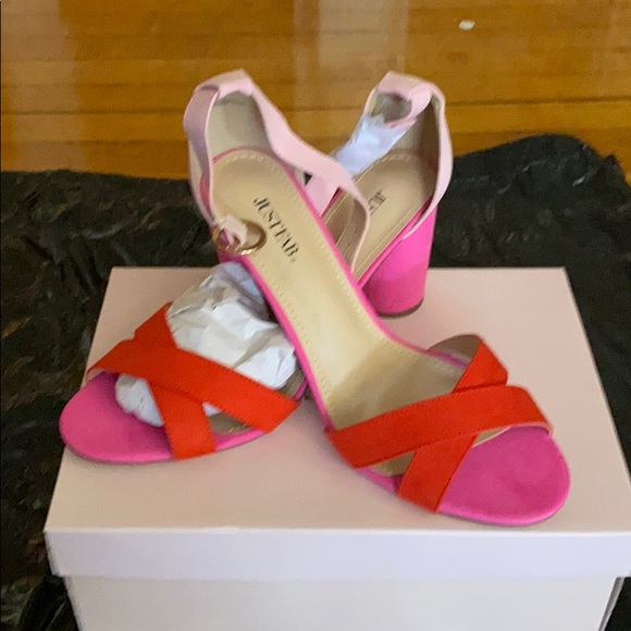 Sandals - Picture 1 of 3